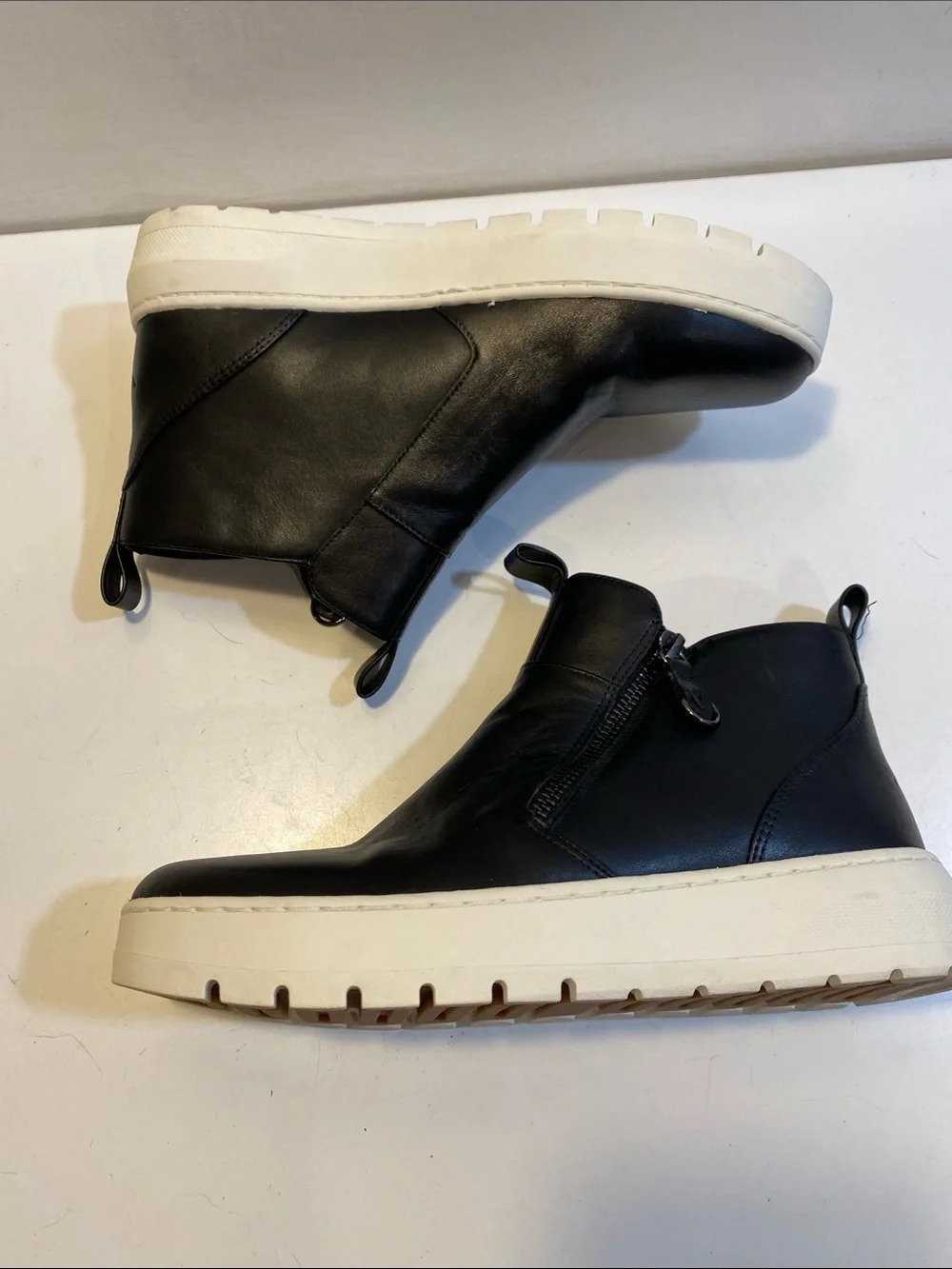 Vionic Brinkely Black Leather Zip-Detail High-Top Sneaker Boots Sz 6.5